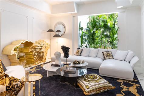 versace via durini|Versace Home's new Milanese boutique .